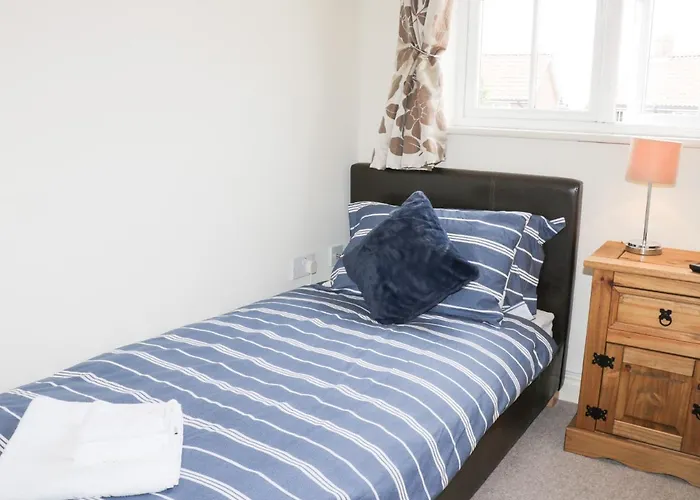 2 Perran Court